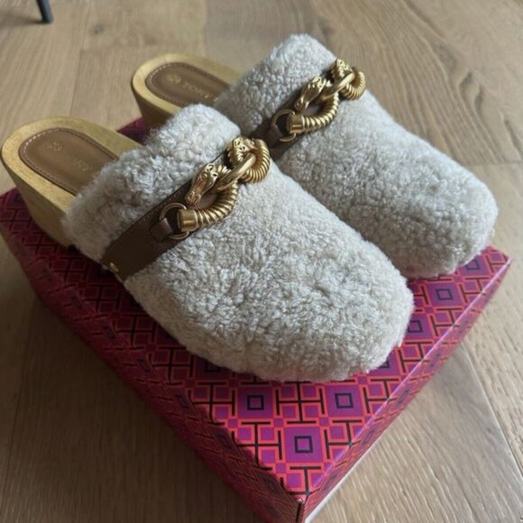 Brand New Tory Burch sz 9.5 Jessa Shearling Clogs buttermilk/royal tan 84927 - Picture 8 of 9